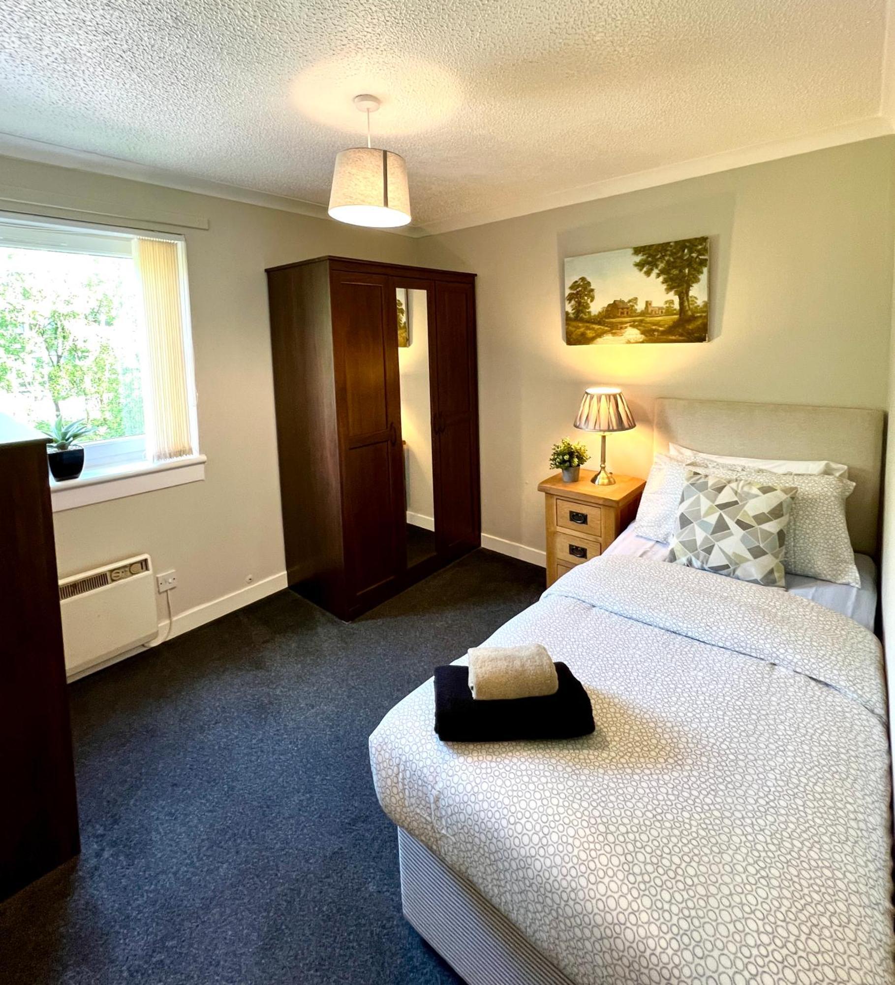 Spacious 2 Bed-Flat In Glasgow City - Free Parking Exterior photo